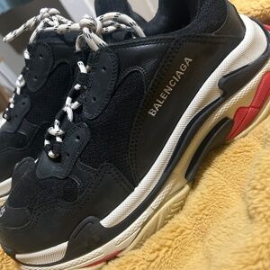 BALENCIAGA MEN'S TRIPLE S SNEAKER IN BLACK